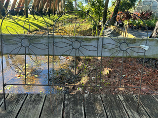 Daisy Fence 26"